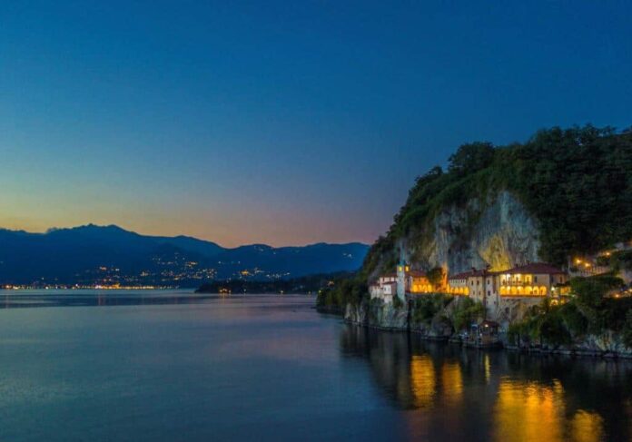 8527_Eremo_Santa_Caterina_del_Sasso_sera-aspect-ratio-535-375