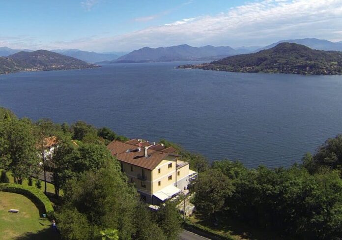 8565_Statua_San_Carlo_Borromeo_vista_lago_Maggiore-aspect-ratio-535-375