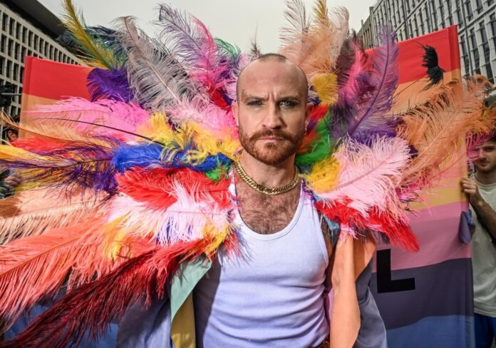 gay-pride-aspect-ratio-535-375