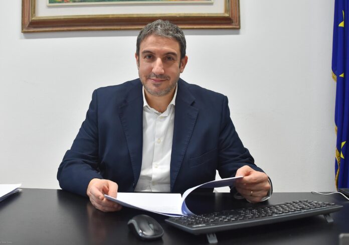 marco-ballarini-49-anni-sindaco-di-corbetta-milano-civico-di-centrodestra-scaled-aspect-ratio-535-375