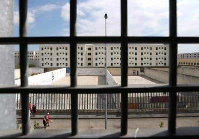 Inferno a Bollate: sangue e violenza dopo un'evasione sventata nel 'carcere modello'. Feriti 3 poliziotti