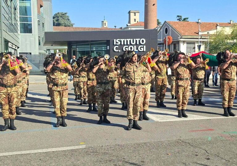 Abbiategrasso:  Fanti Piumati di corsa, come vuole la Storia!