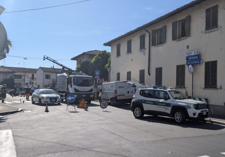 Magenta, danno ambientale, l’operatore Cap: “Mi è mancato il respiro per un momento, per fortuna ero in sicurezza”
