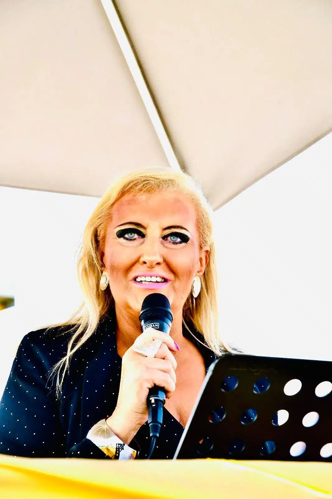 laura