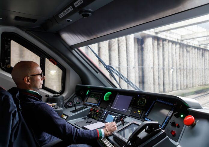 Trenord_Macchinista-2-scaled-aspect-ratio-535-375
